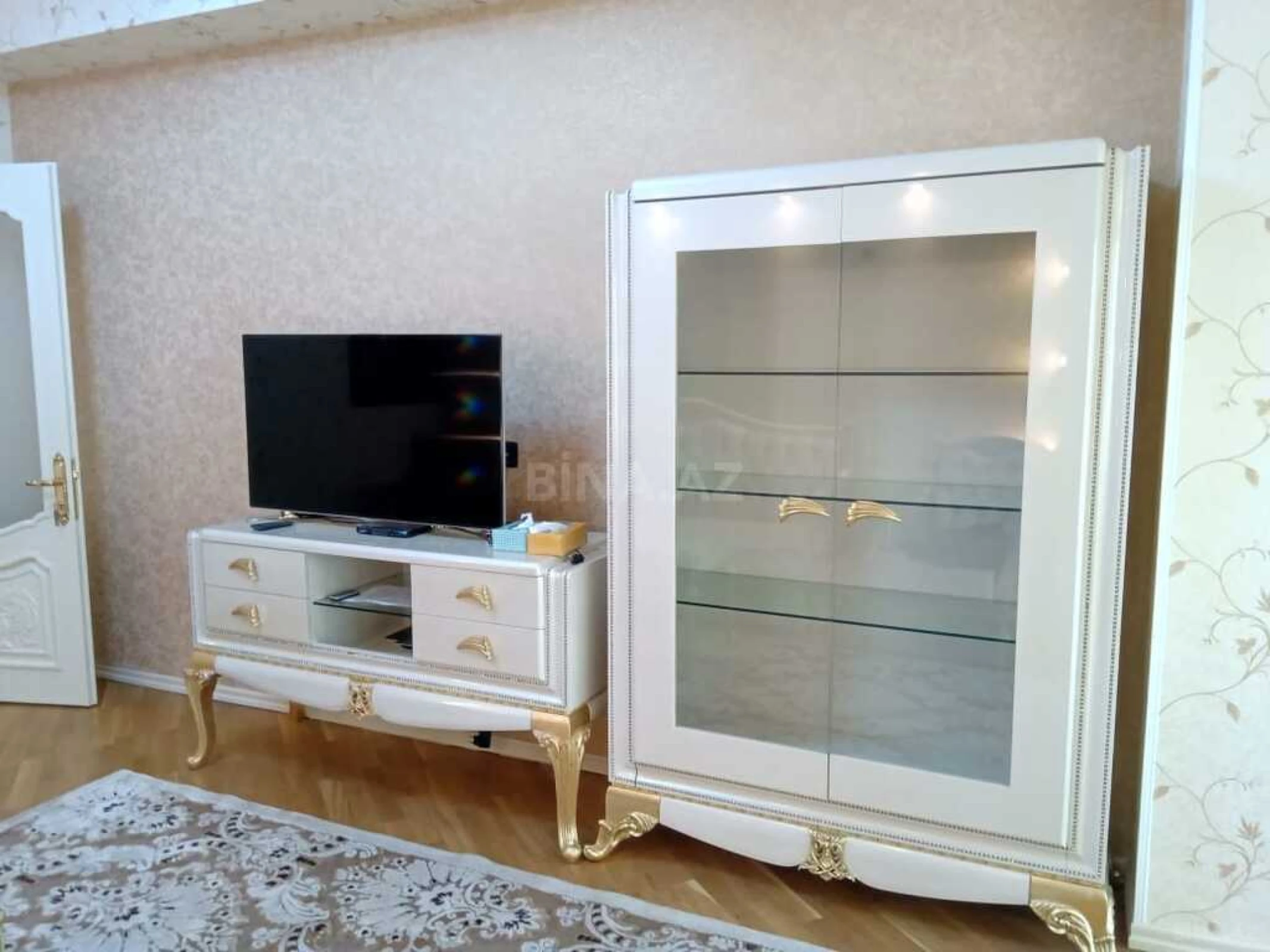 Kirayə verilir 2 otaqlı mənzil 105 m²