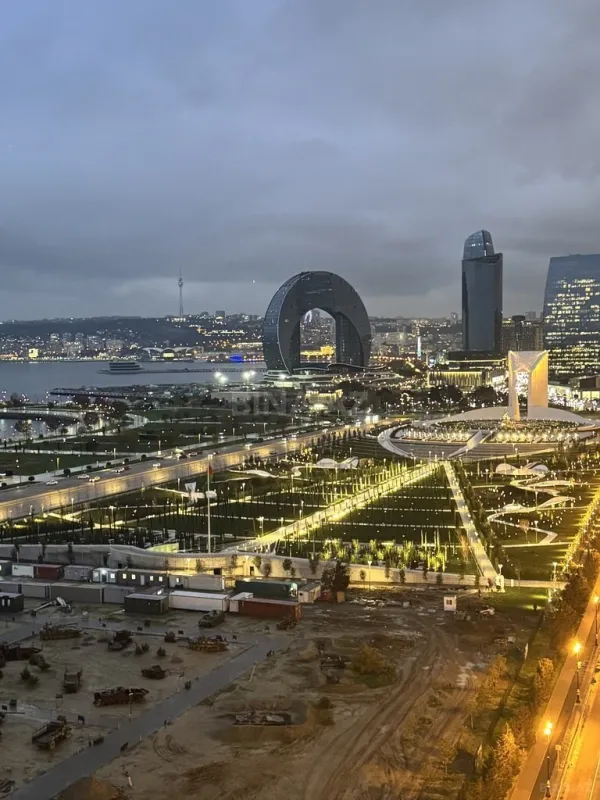 Satılır 4 otaqlı mənzil 270 m²