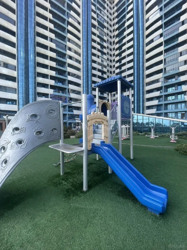 Satılır 4 otaqlı mənzil 270 m²