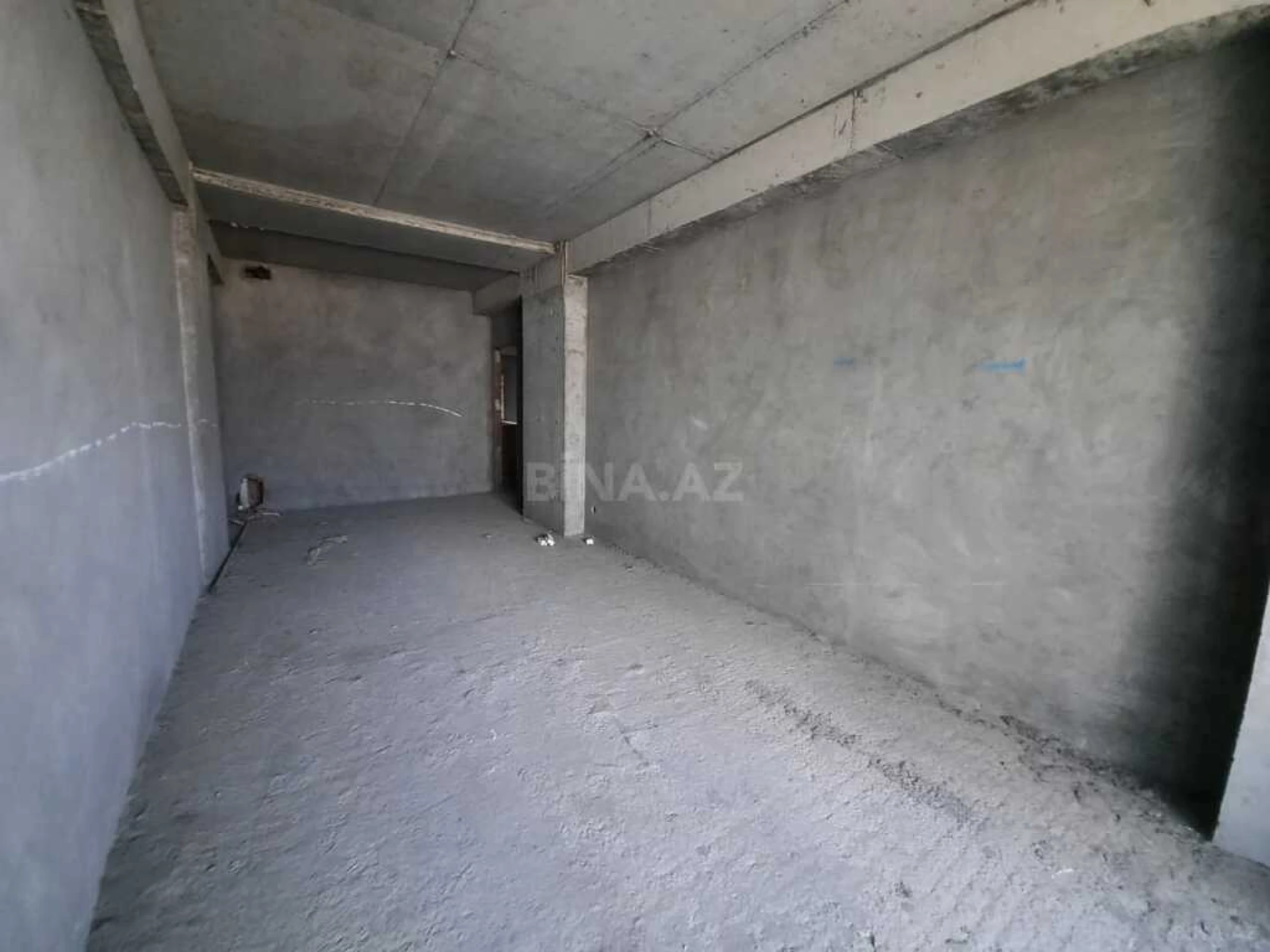 Satılır 4 otaqlı mənzil 270 m²