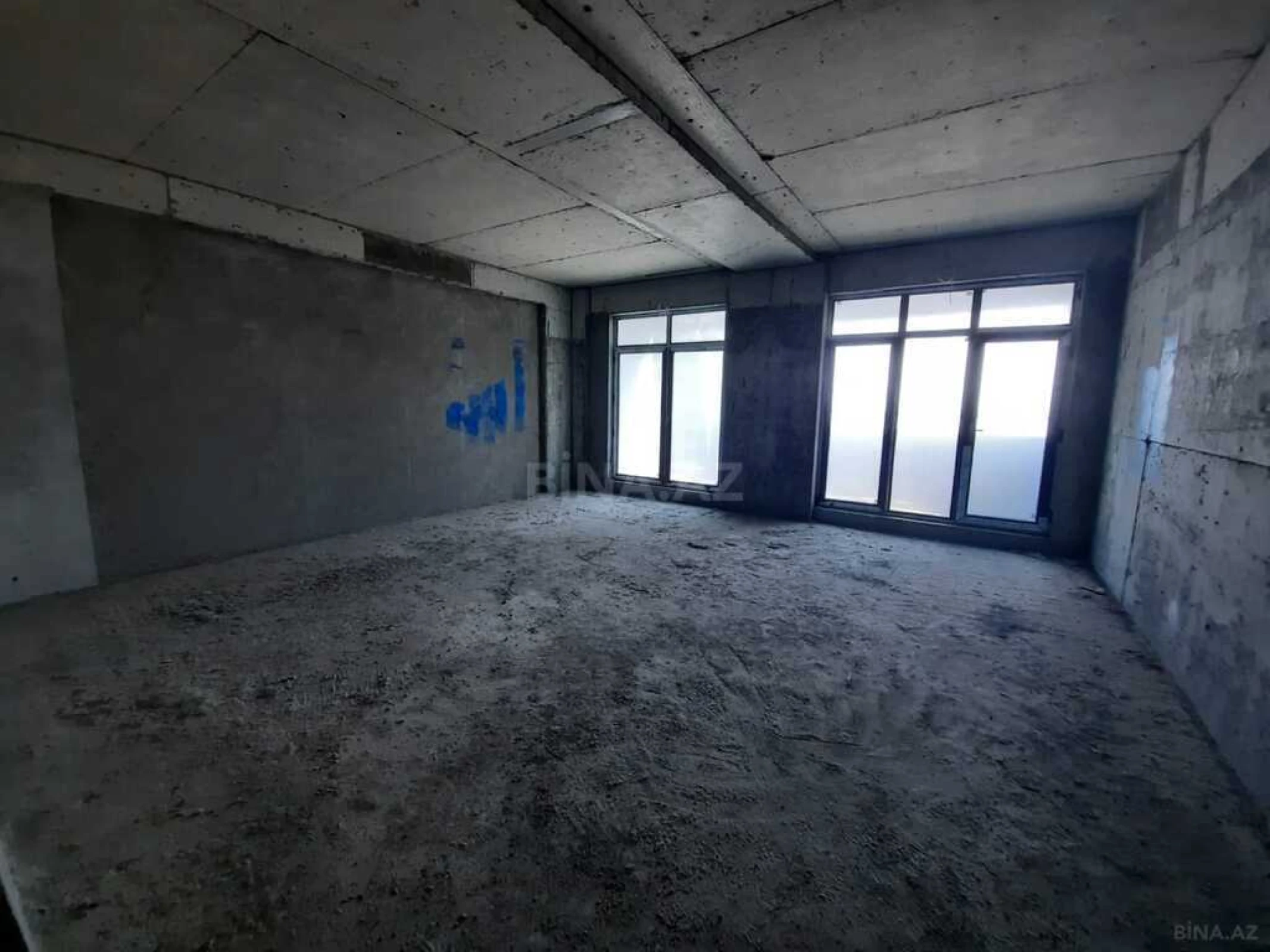 Satılır 4 otaqlı mənzil 270 m²