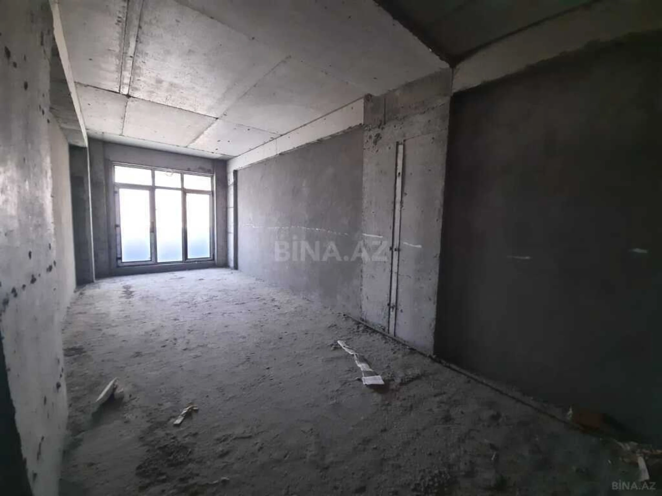 Satılır 4 otaqlı mənzil 270 m²