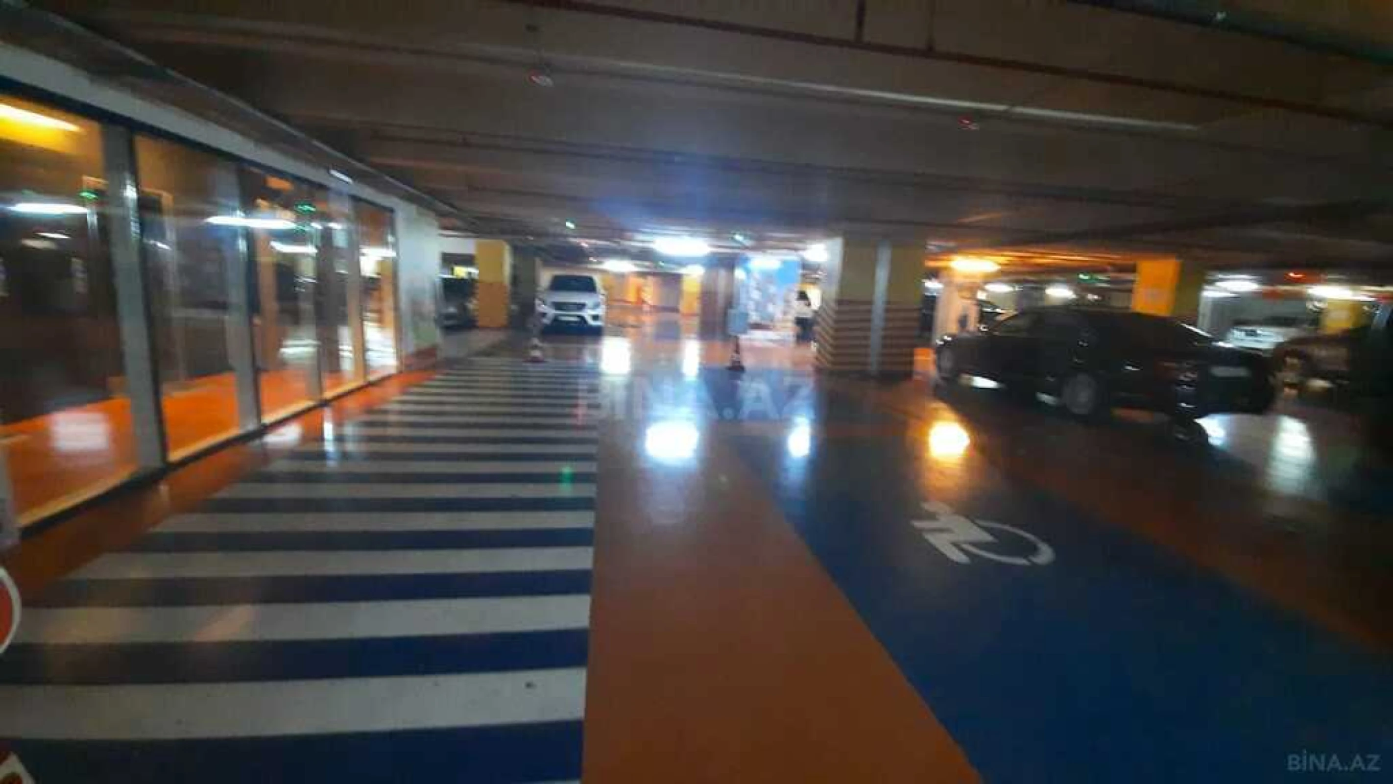 Satılır 4 otaqlı mənzil 270 m²