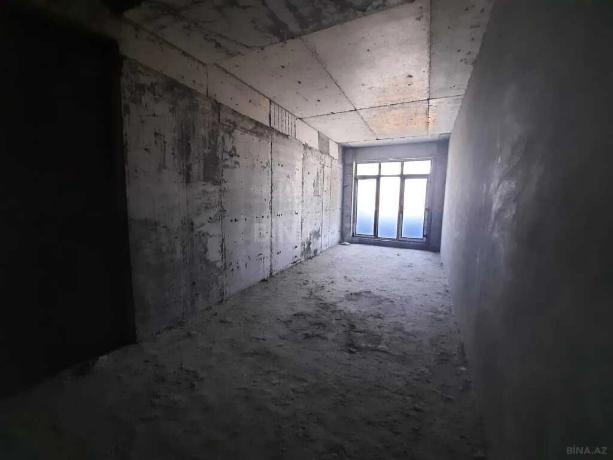 Satılır 4 otaqlı mənzil 270 m²