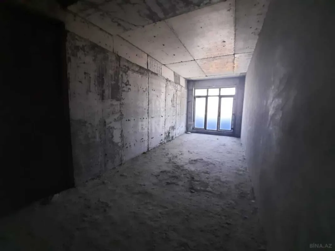 Satılır 4 otaqlı mənzil 270 m²