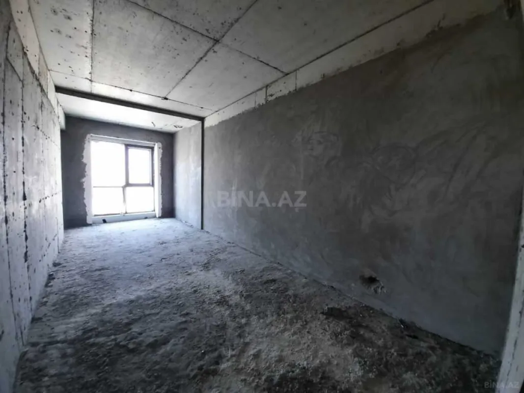 Satılır 4 otaqlı mənzil 270 m²