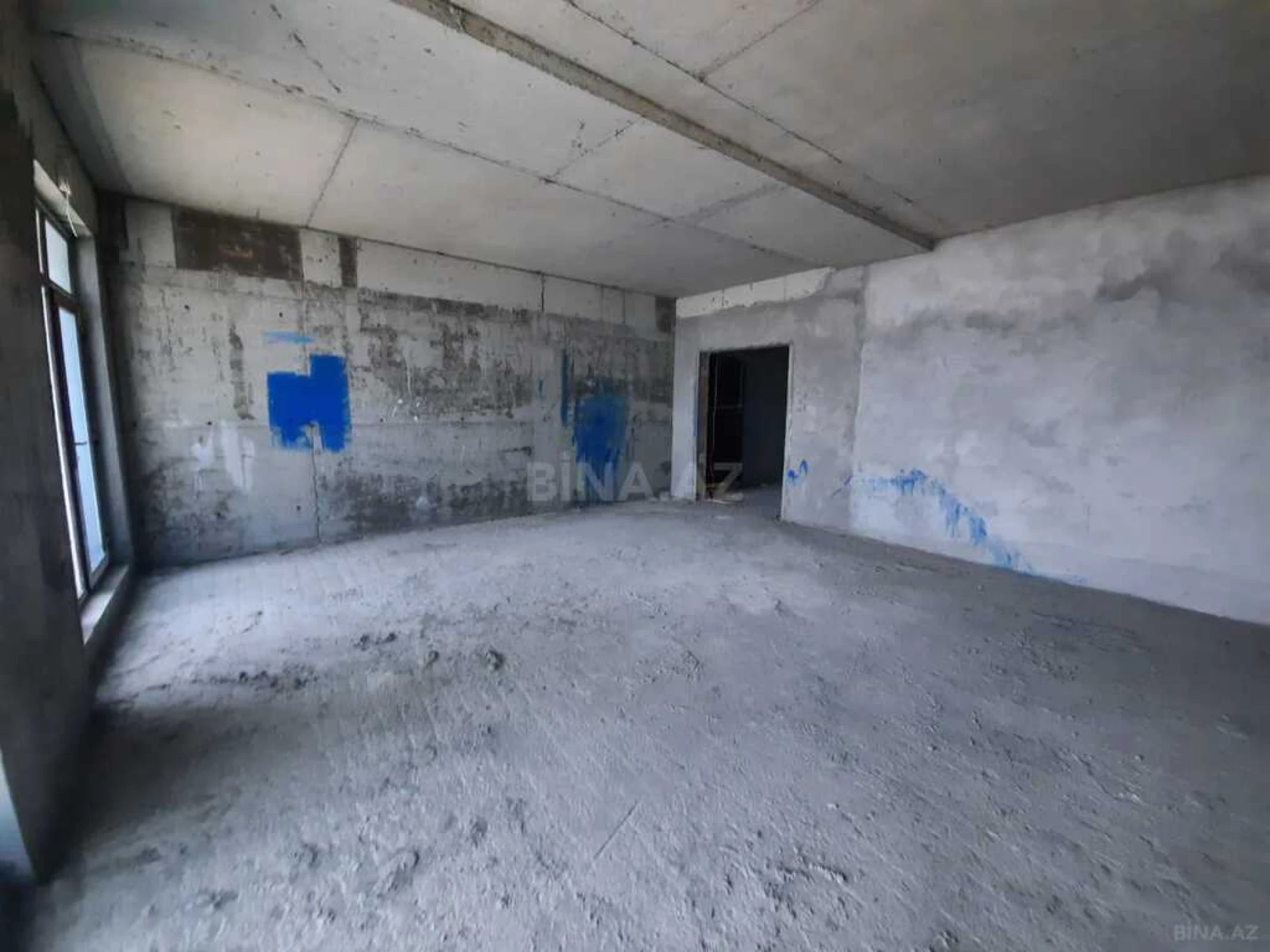 Satılır 4 otaqlı mənzil 270 m²