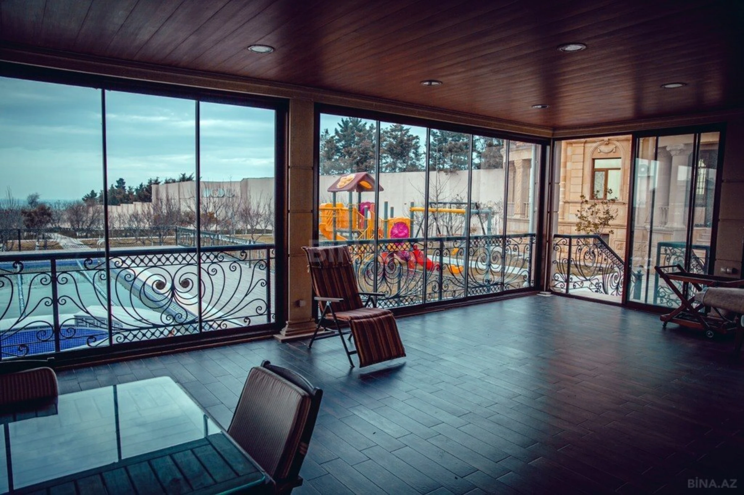 Kirayə verilir 6 otaqlı həyət evi 470 m²