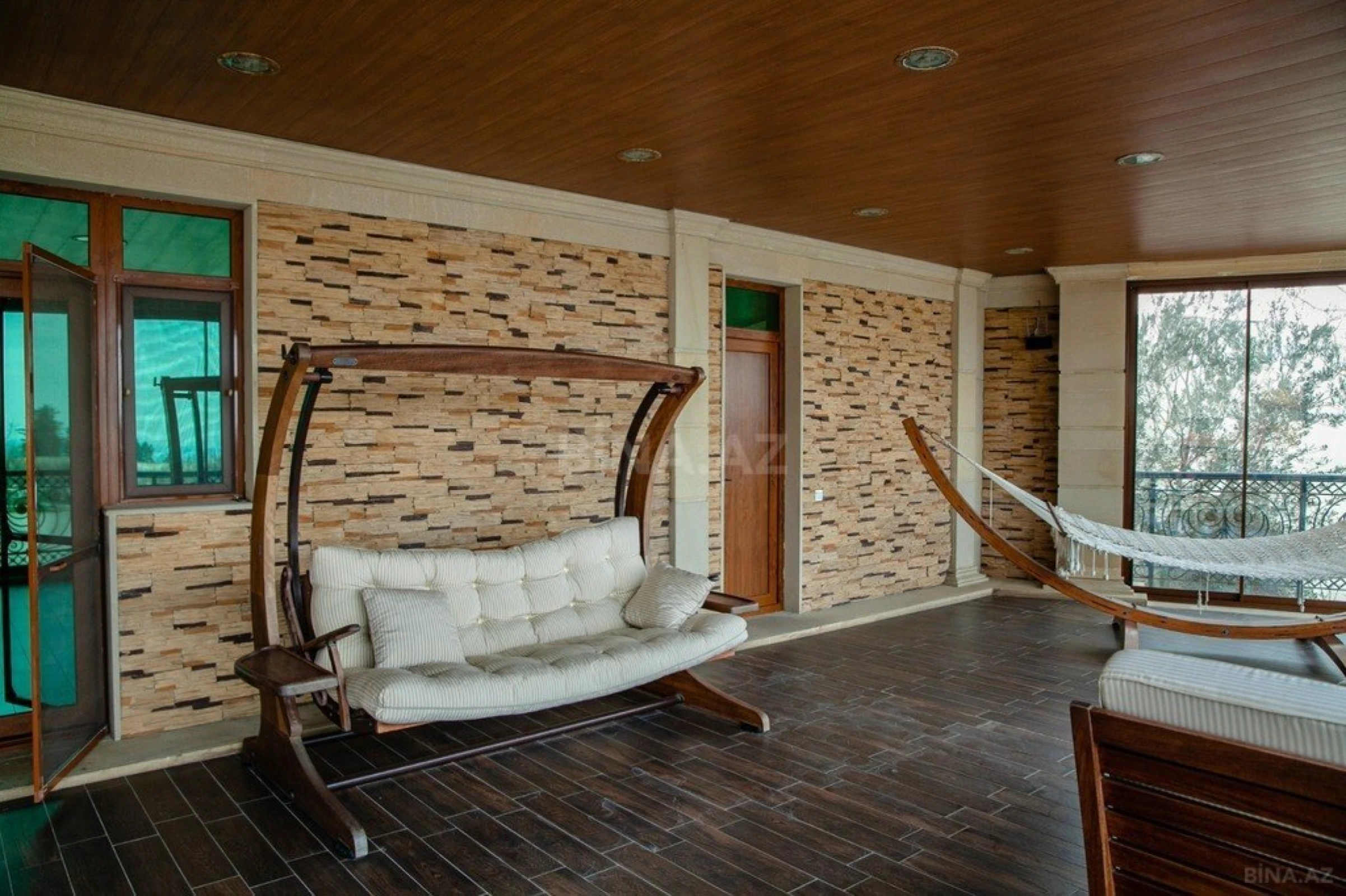 Kirayə verilir 6 otaqlı həyət evi 470 m²