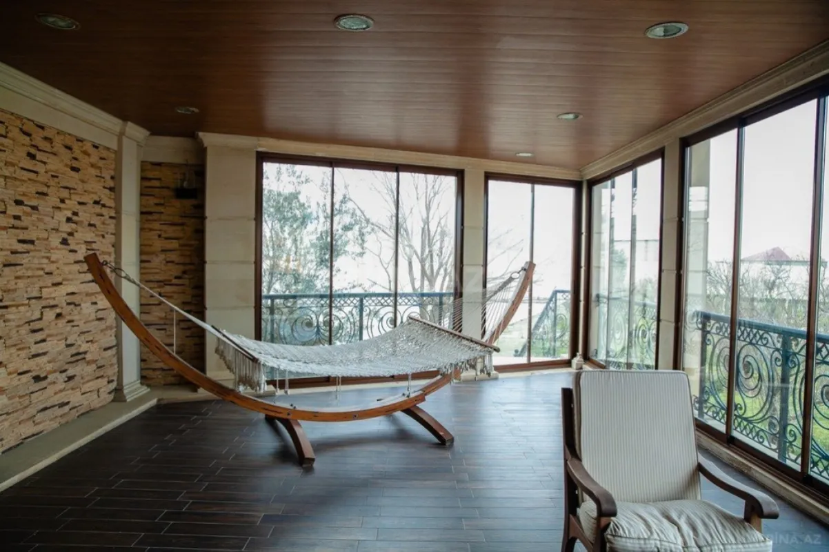 Kirayə verilir 6 otaqlı həyət evi 470 m²