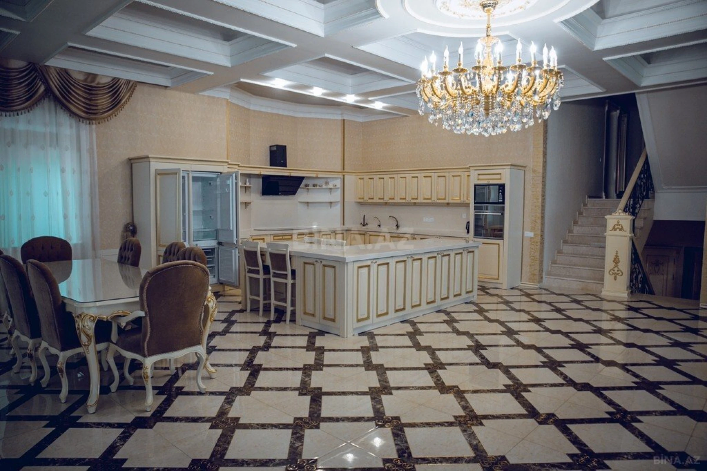 Kirayə verilir 6 otaqlı həyət evi 470 m²