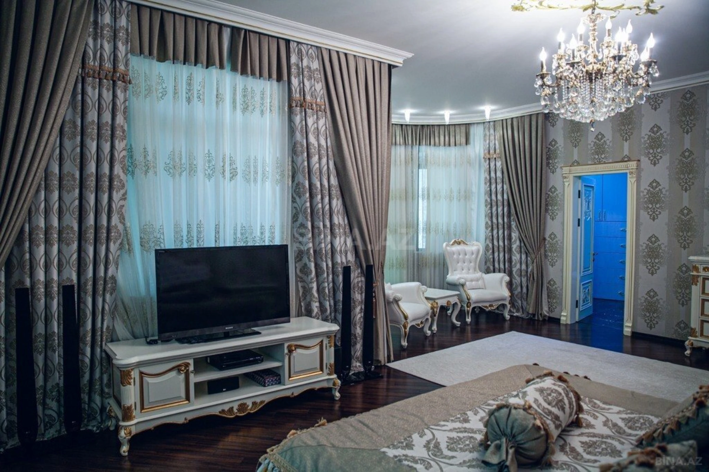 Kirayə verilir 6 otaqlı həyət evi 470 m²