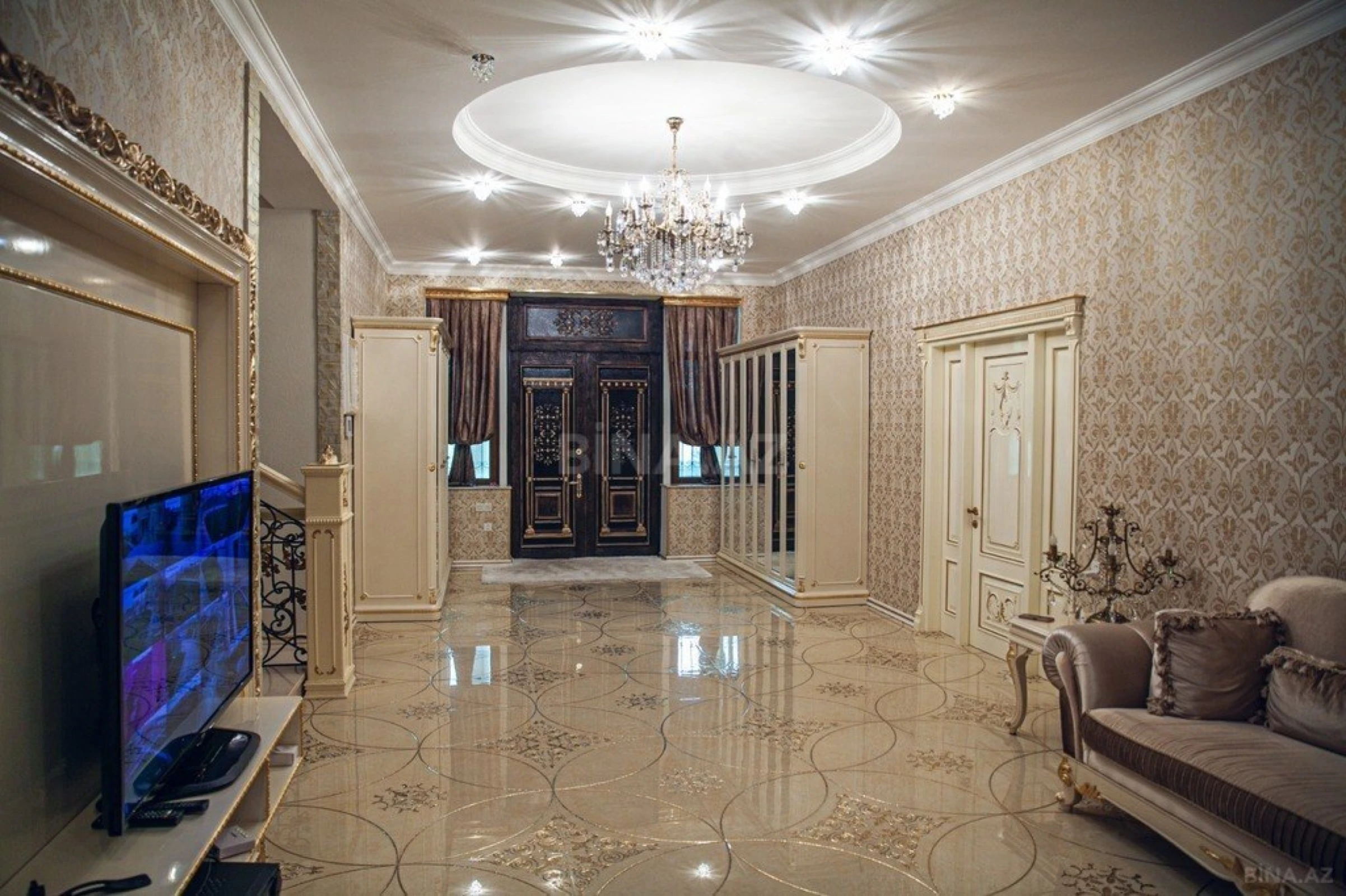 Kirayə verilir 6 otaqlı həyət evi 470 m²