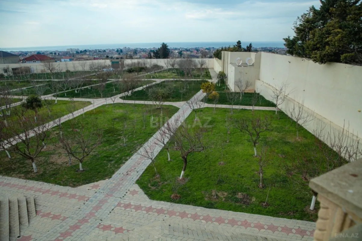 Kirayə verilir 6 otaqlı həyət evi 470 m²