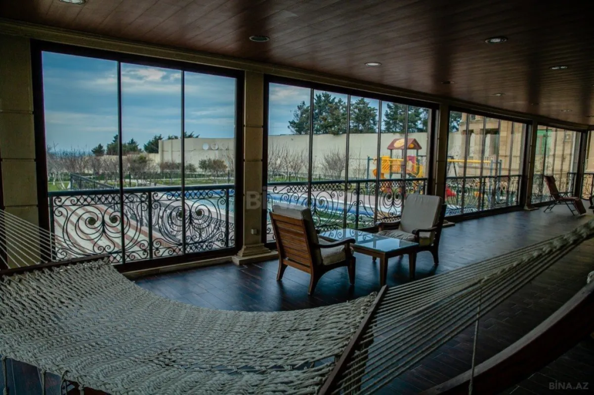 Kirayə verilir 6 otaqlı həyət evi 470 m²