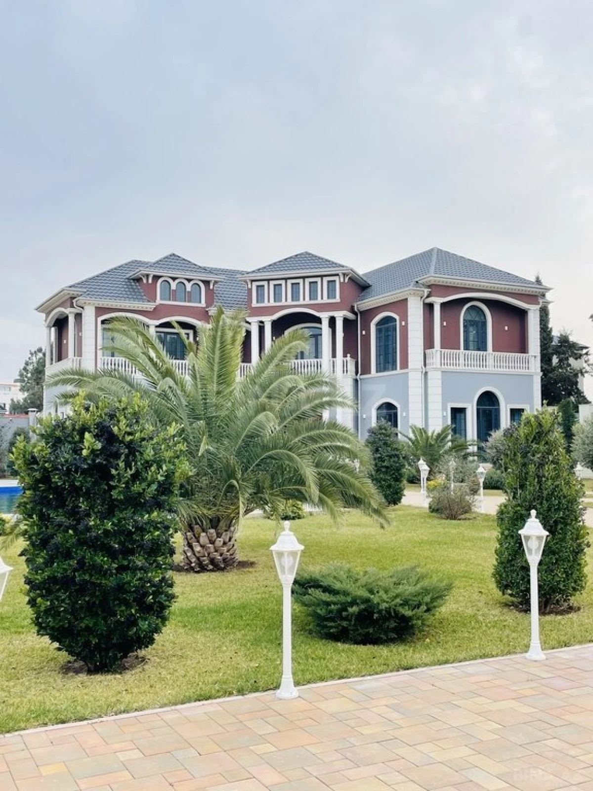 Kirayə verilir 6 otaqlı həyət evi 320 m²