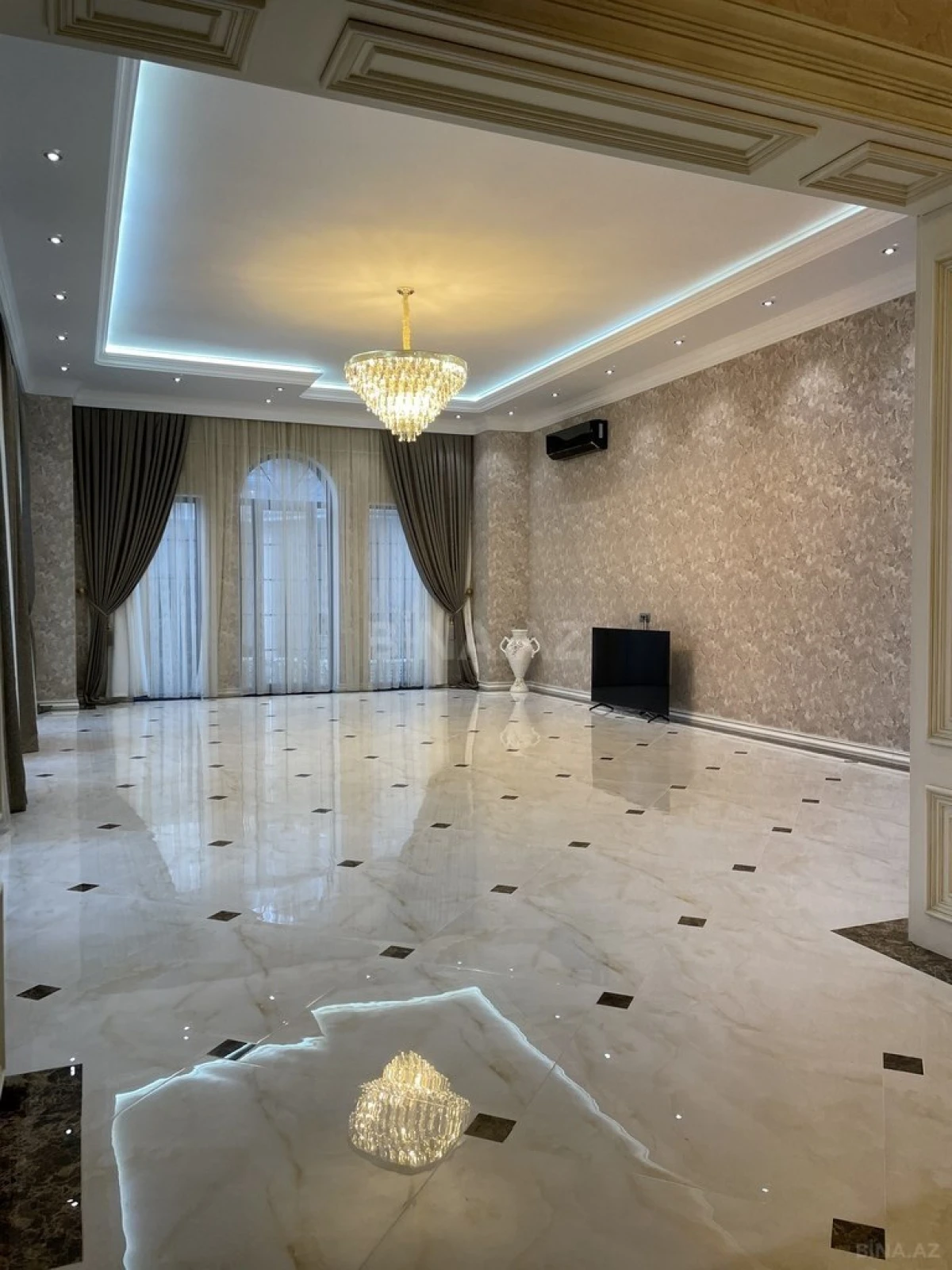 Kirayə verilir 6 otaqlı həyət evi 320 m²