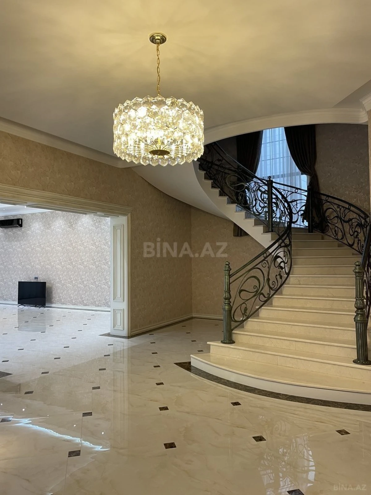 Kirayə verilir 6 otaqlı həyət evi 320 m²