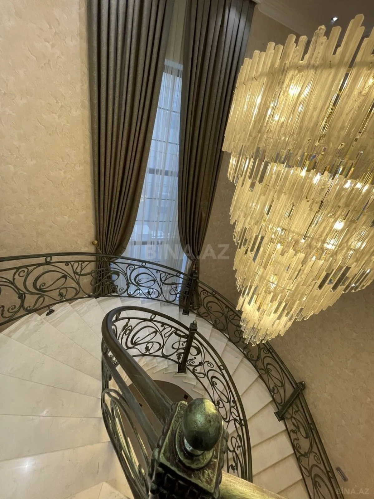 Kirayə verilir 6 otaqlı həyət evi 320 m²