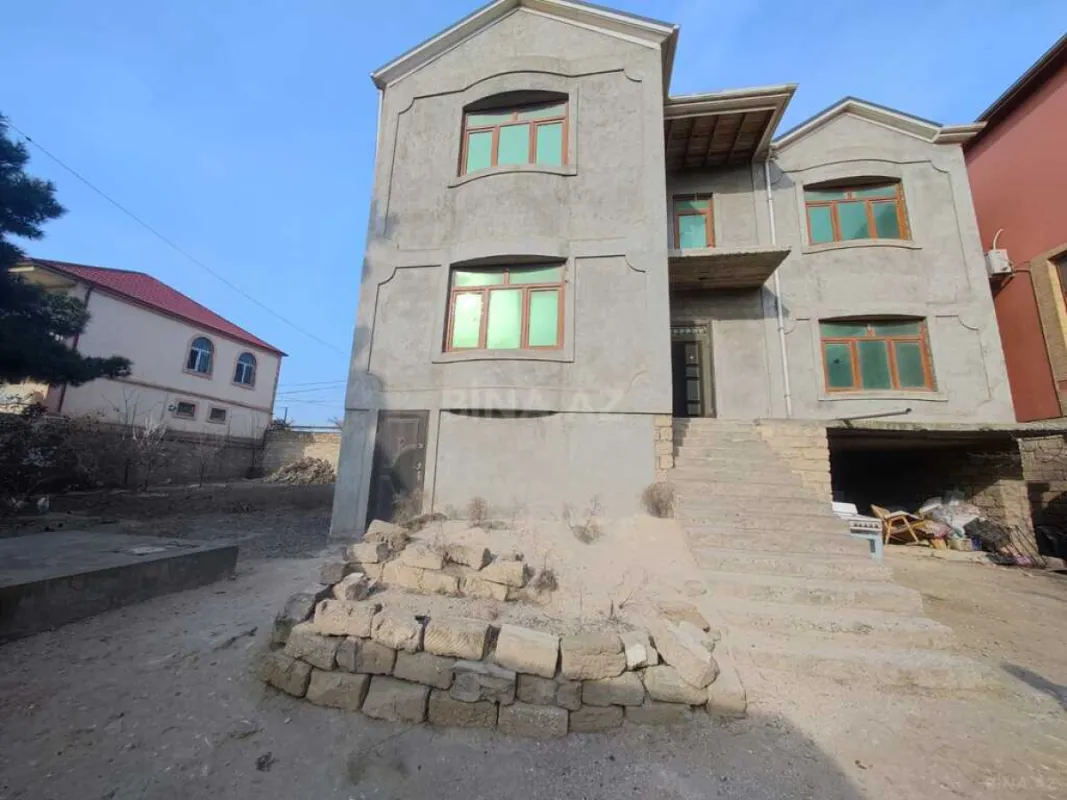 Satılır 5 otaqlı həyət evi 290 m²