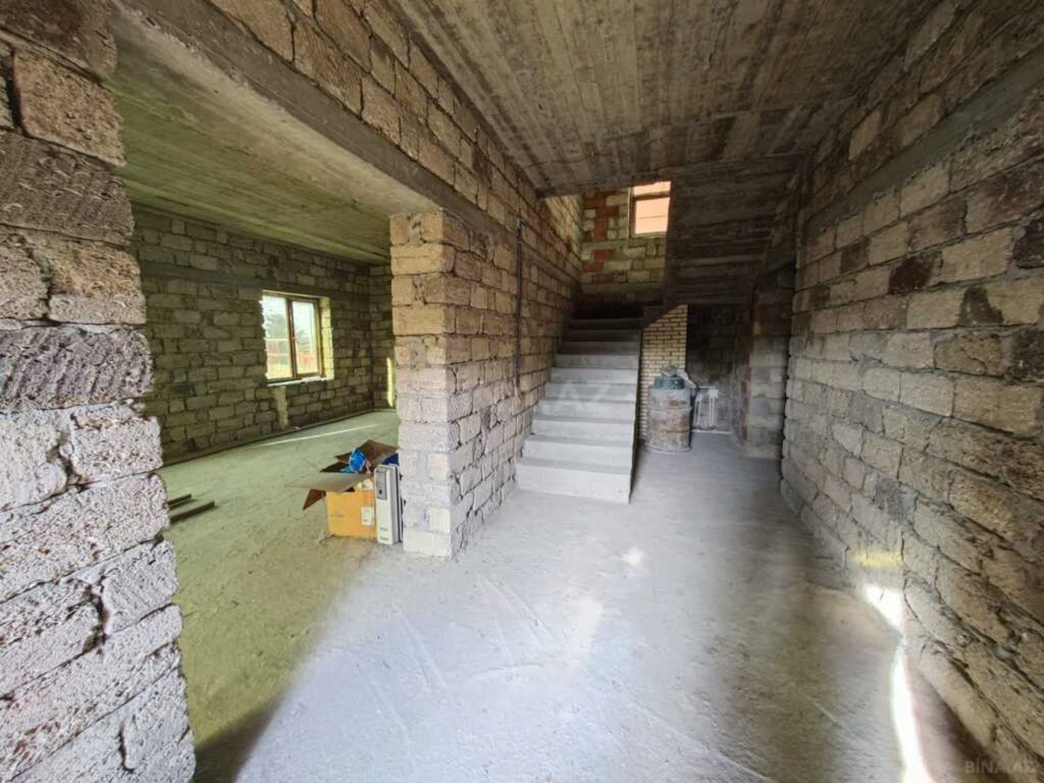 Satılır 5 otaqlı həyət evi 290 m²