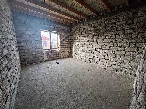 Satılır 5 otaqlı həyət evi 290 m²