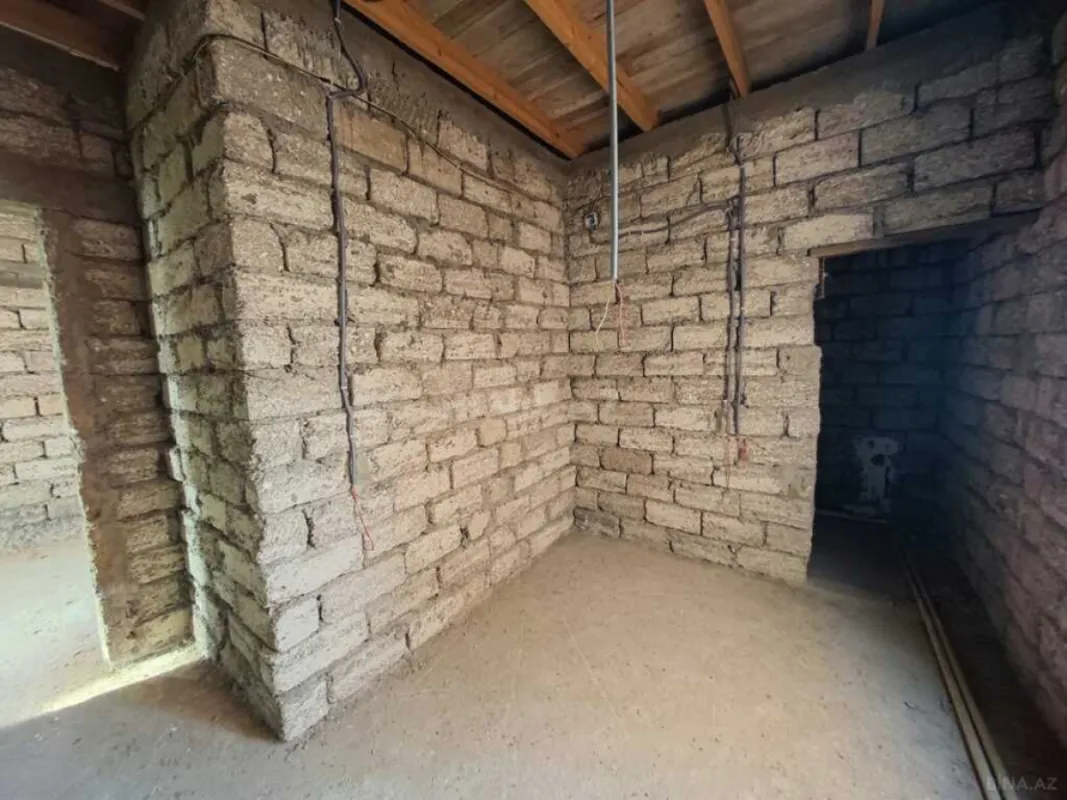 Satılır 5 otaqlı həyət evi 290 m²