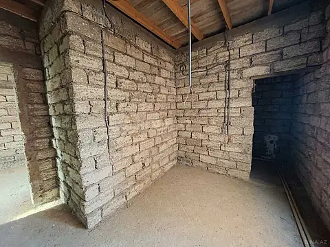 Satılır 5 otaqlı həyət evi 290 m²