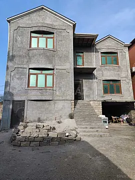 Satılır 5 otaqlı həyət evi 290 m²