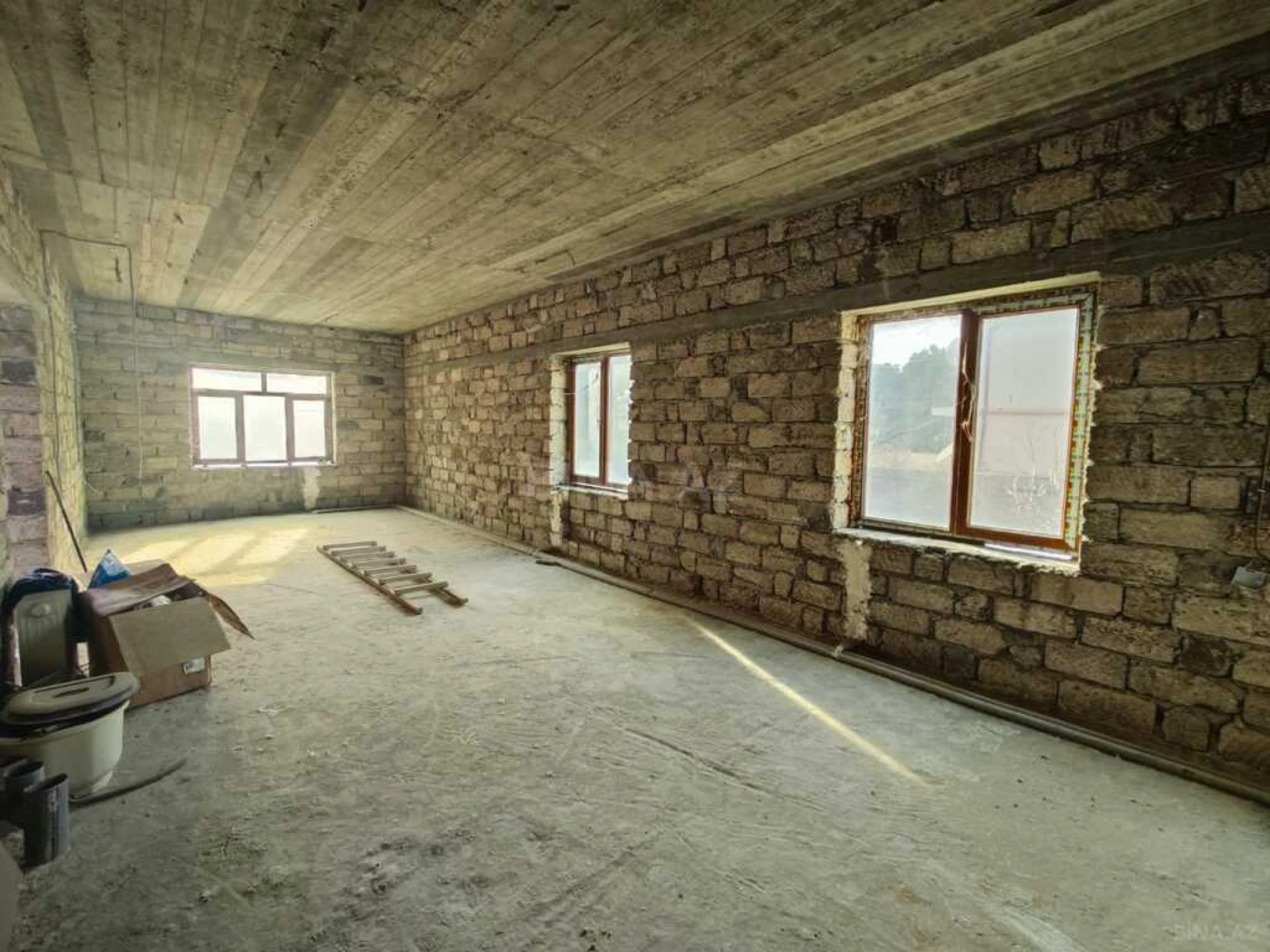 Satılır 5 otaqlı həyət evi 290 m²