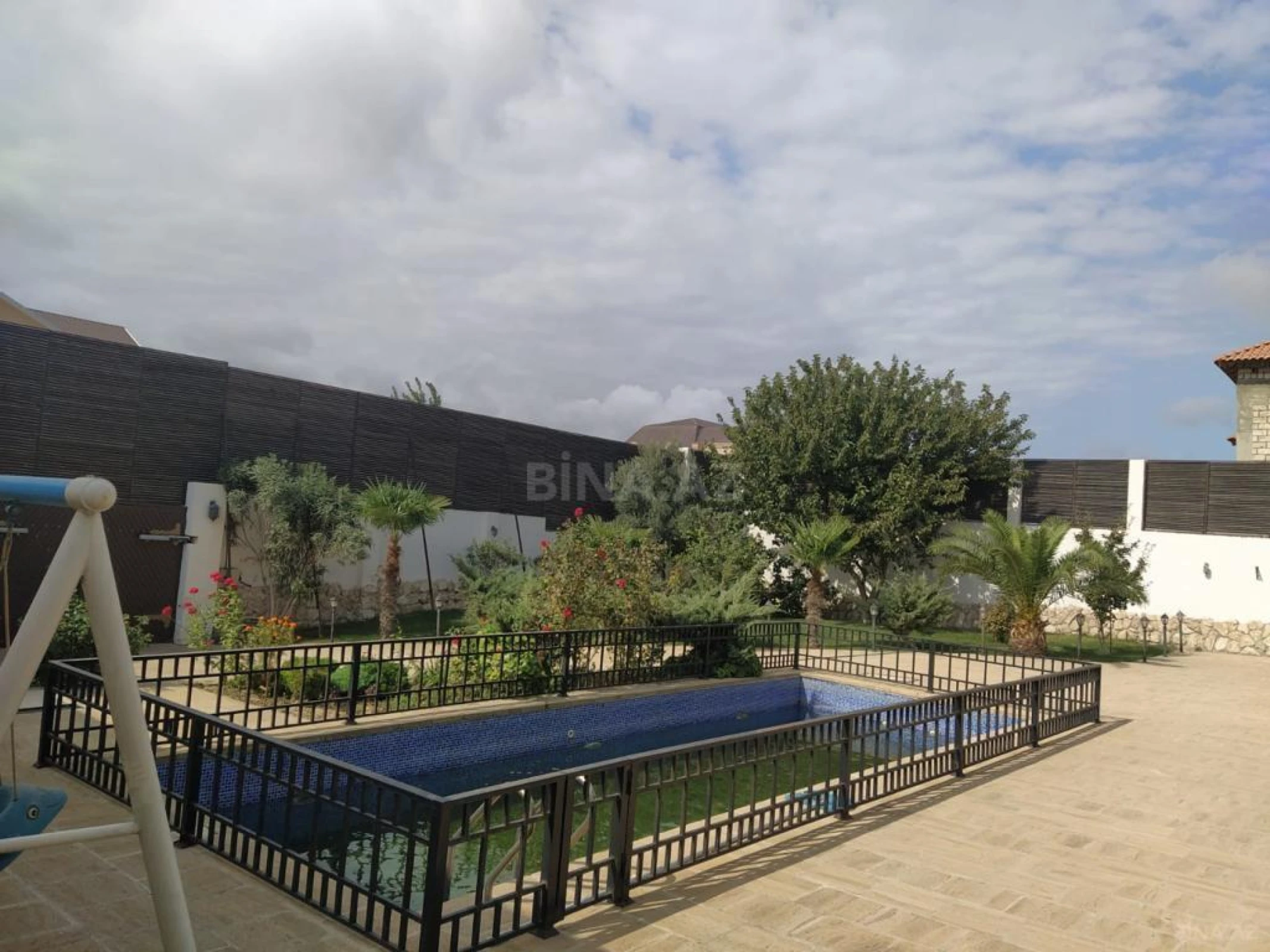 Kirayə verilir 5 otaqlı həyət evi 370 m²