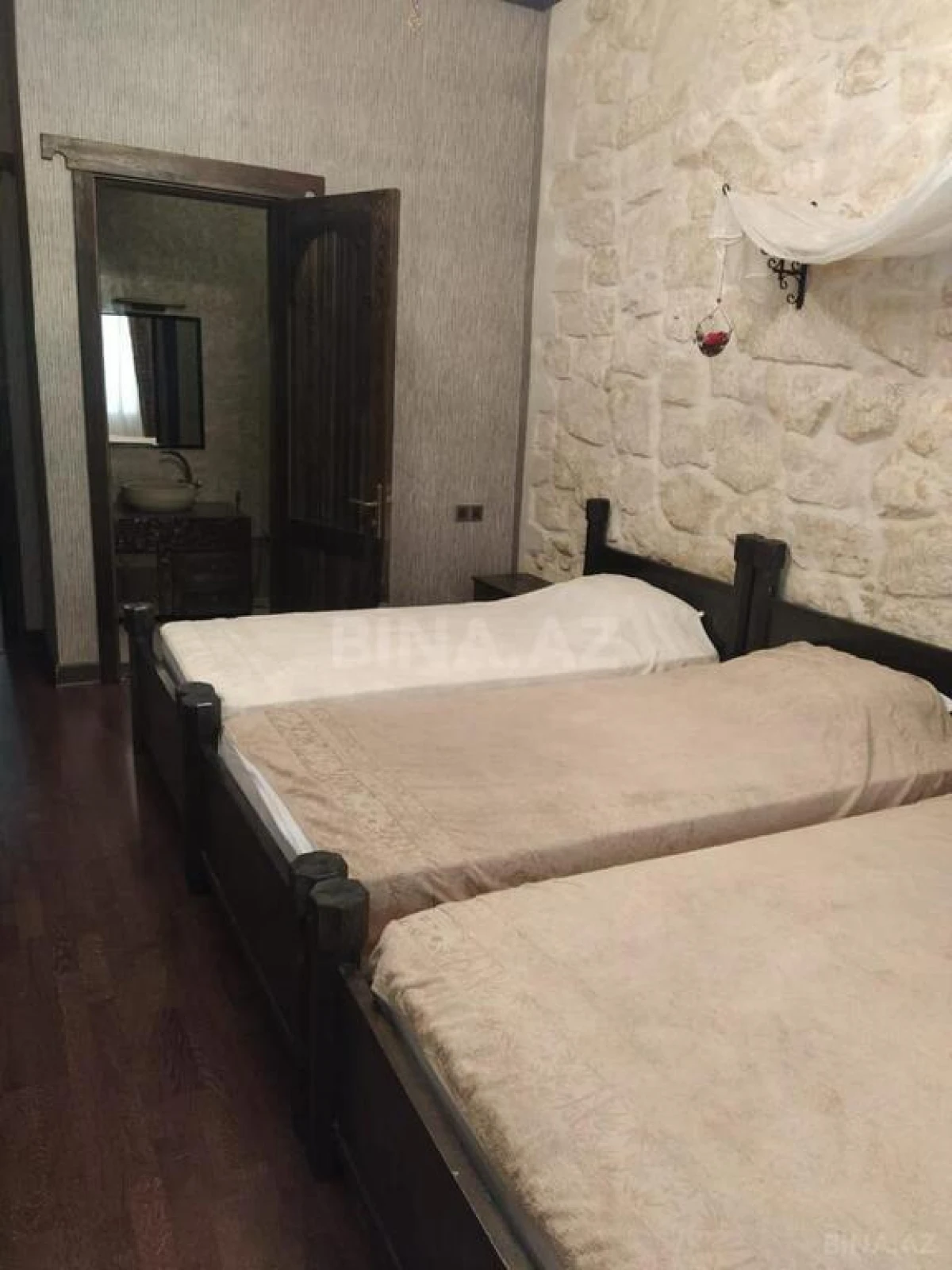 Kirayə verilir 5 otaqlı həyət evi 370 m²