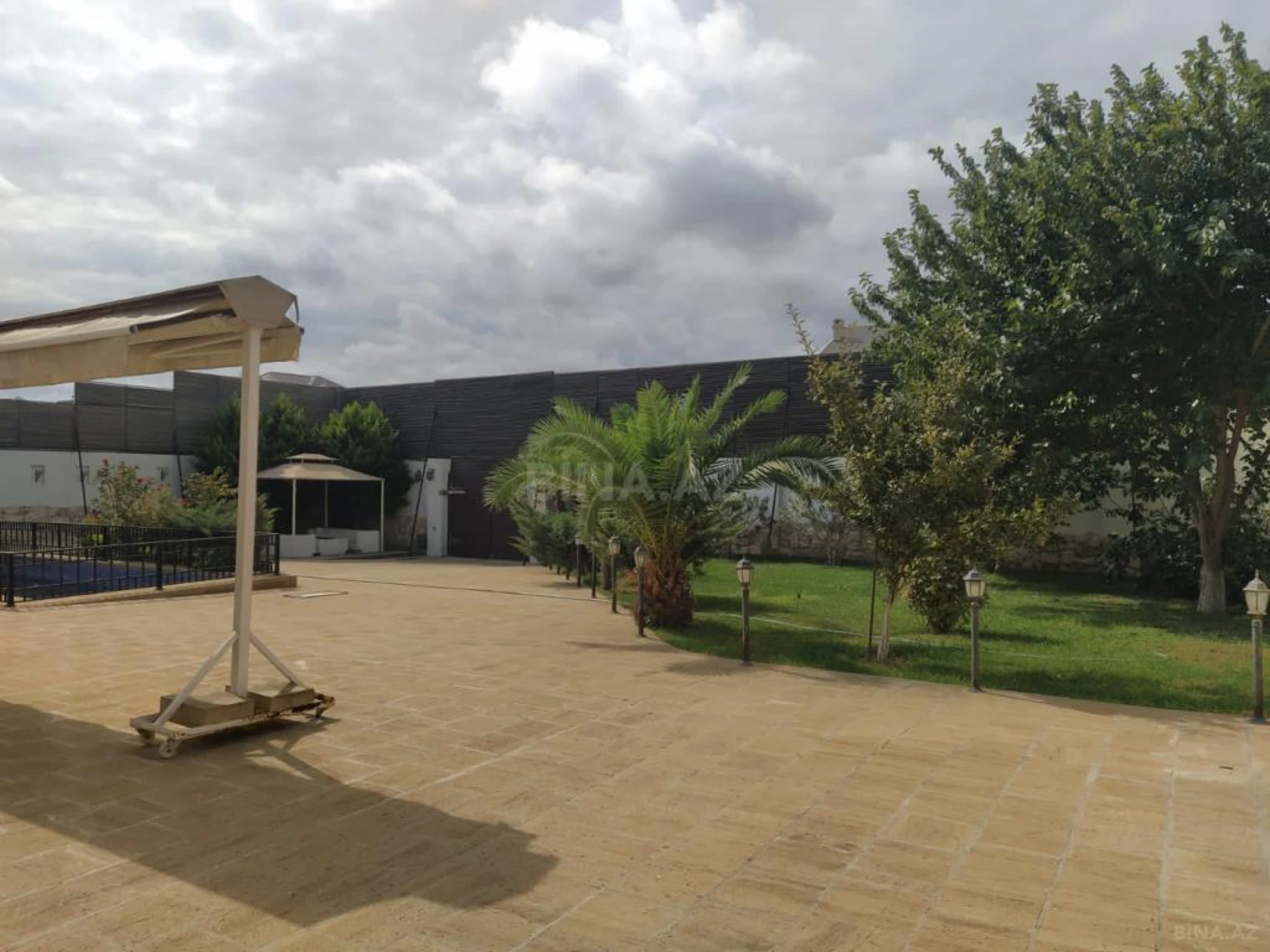 Kirayə verilir 5 otaqlı həyət evi 370 m²