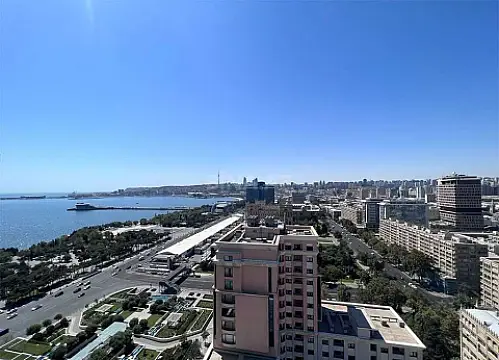 Satılır 4 otaqlı mənzil 240 m²
