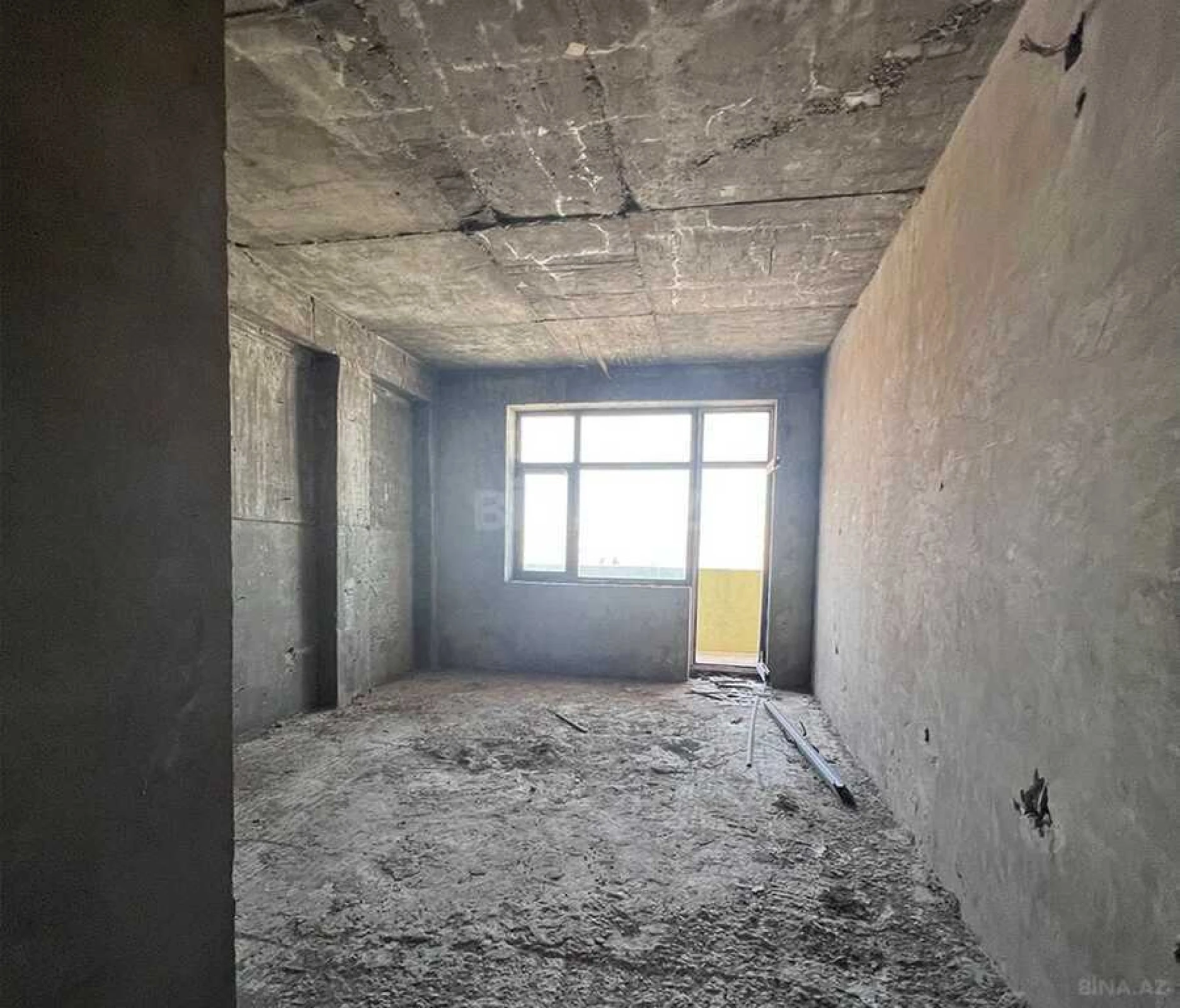 Satılır 4 otaqlı mənzil 240 m²