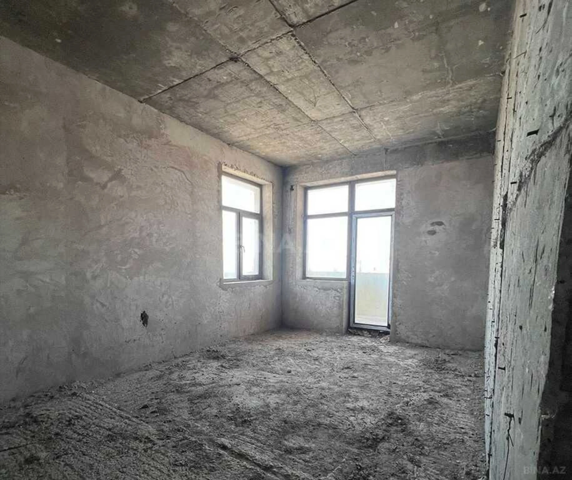 Satılır 4 otaqlı mənzil 240 m²