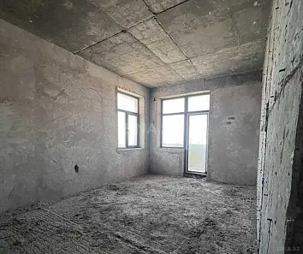 Satılır 4 otaqlı mənzil 240 m²