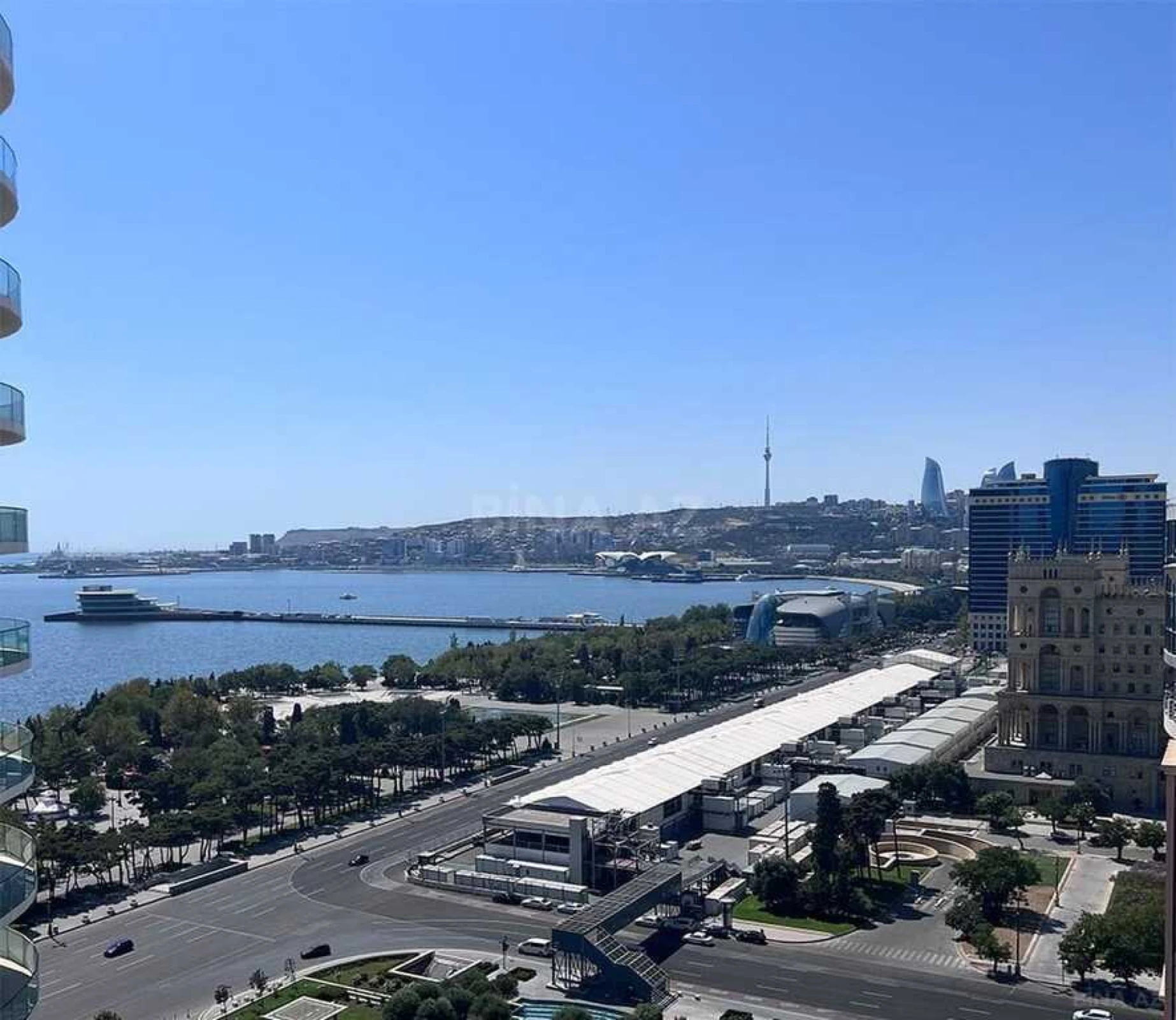 Satılır 4 otaqlı mənzil 240 m²
