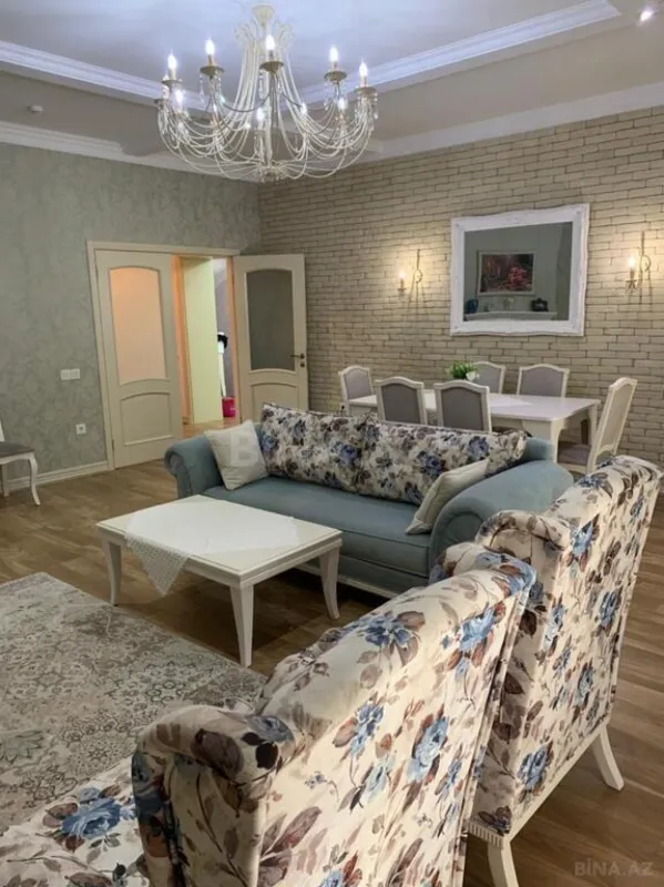 Kirayə verilir 4 otaqlı həyət evi 450 m²