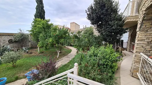 Kirayə verilir 6 otaqlı həyət evi 350 m²