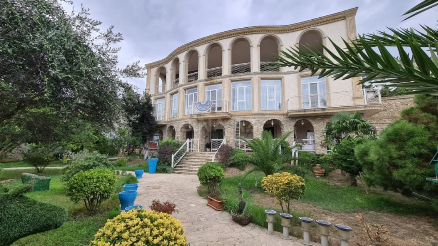 Kirayə verilir 6 otaqlı həyət evi 350 m²