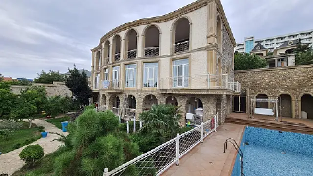 Kirayə verilir 6 otaqlı həyət evi 350 m²