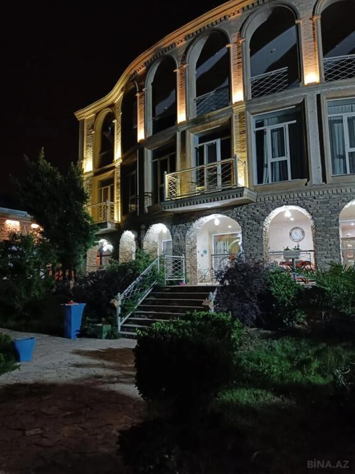 Kirayə verilir 6 otaqlı həyət evi 350 m²