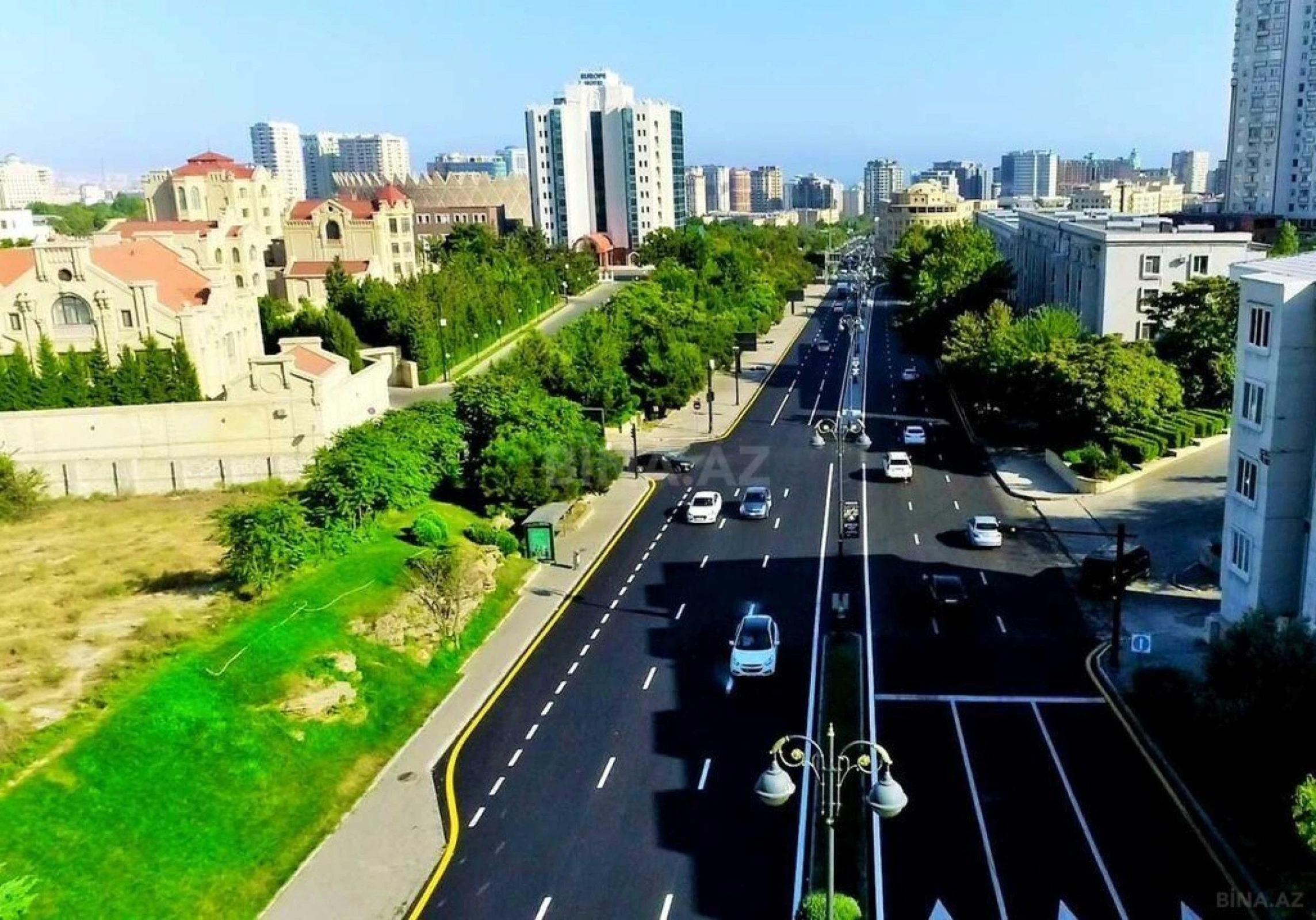 Satılır 11 otaqlı həyət evi 2500 m²