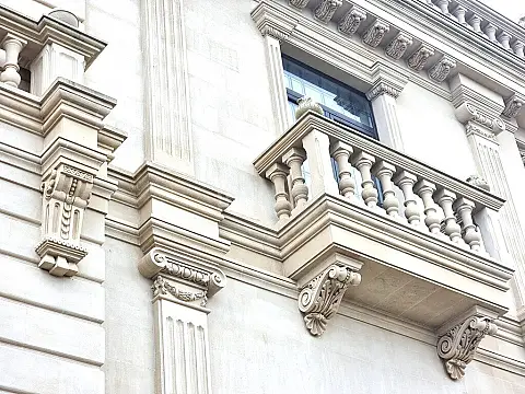 Satılır 11 otaqlı həyət evi 2500 m²