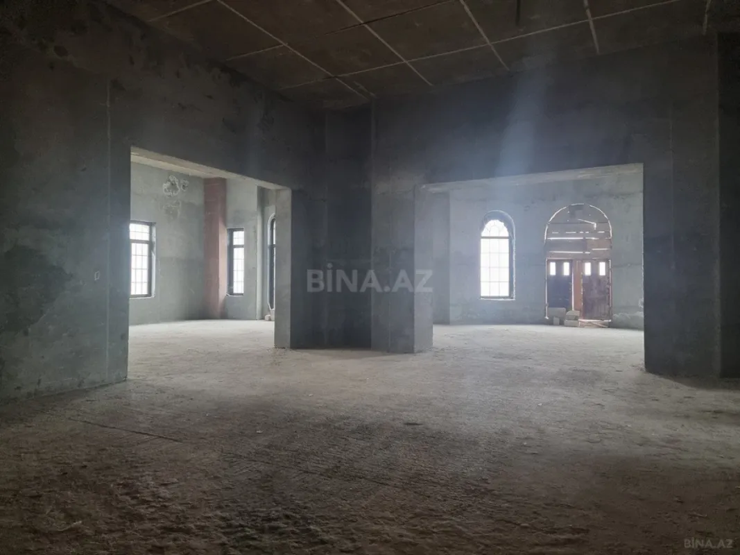 Satılır 11 otaqlı həyət evi 2500 m²