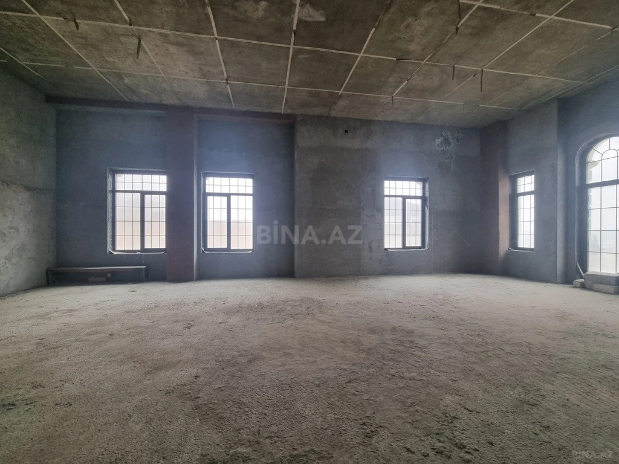 Satılır 11 otaqlı həyət evi 2500 m²