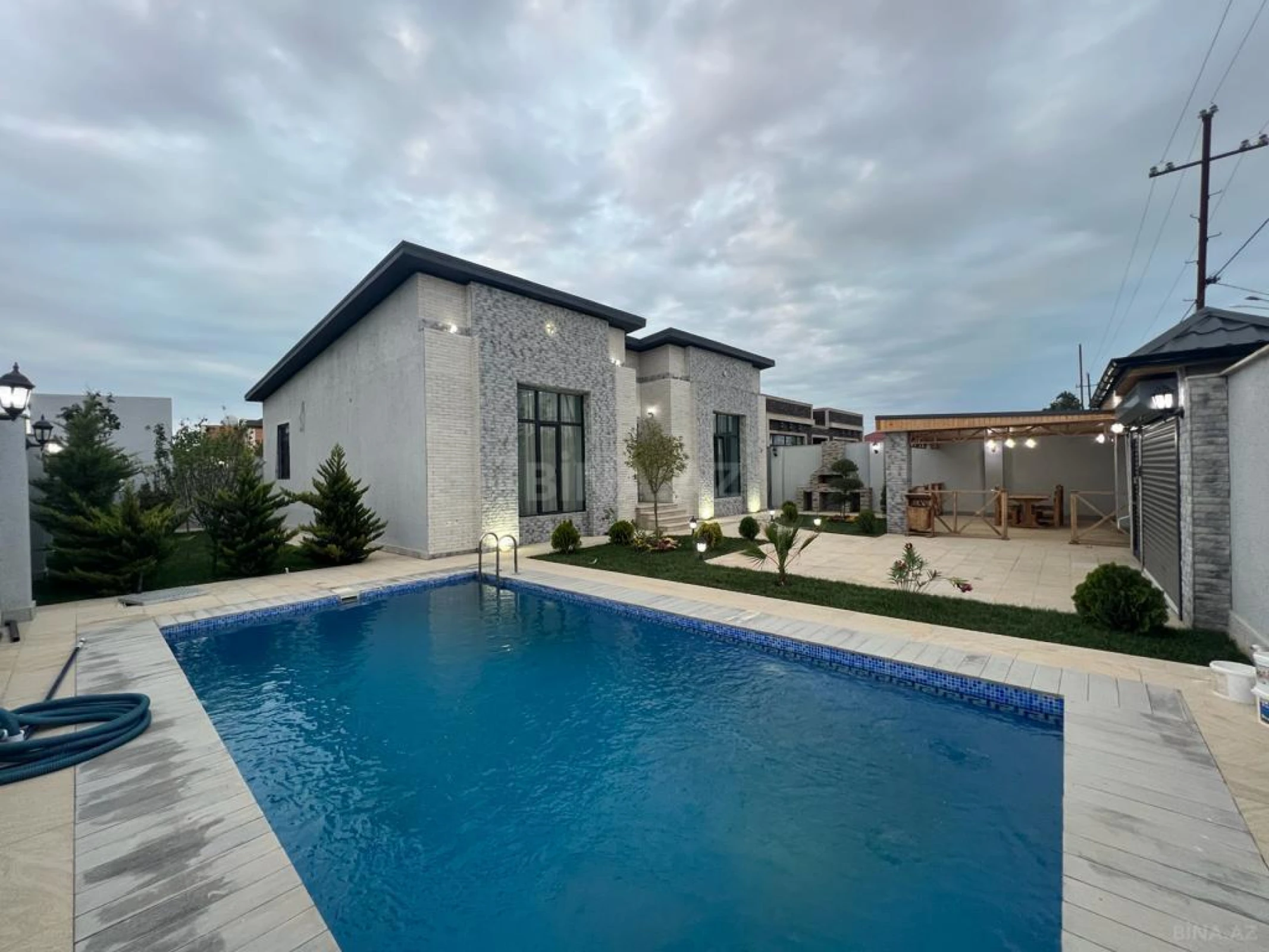 Kirayə verilir 4 otaqlı həyət evi 200 m²