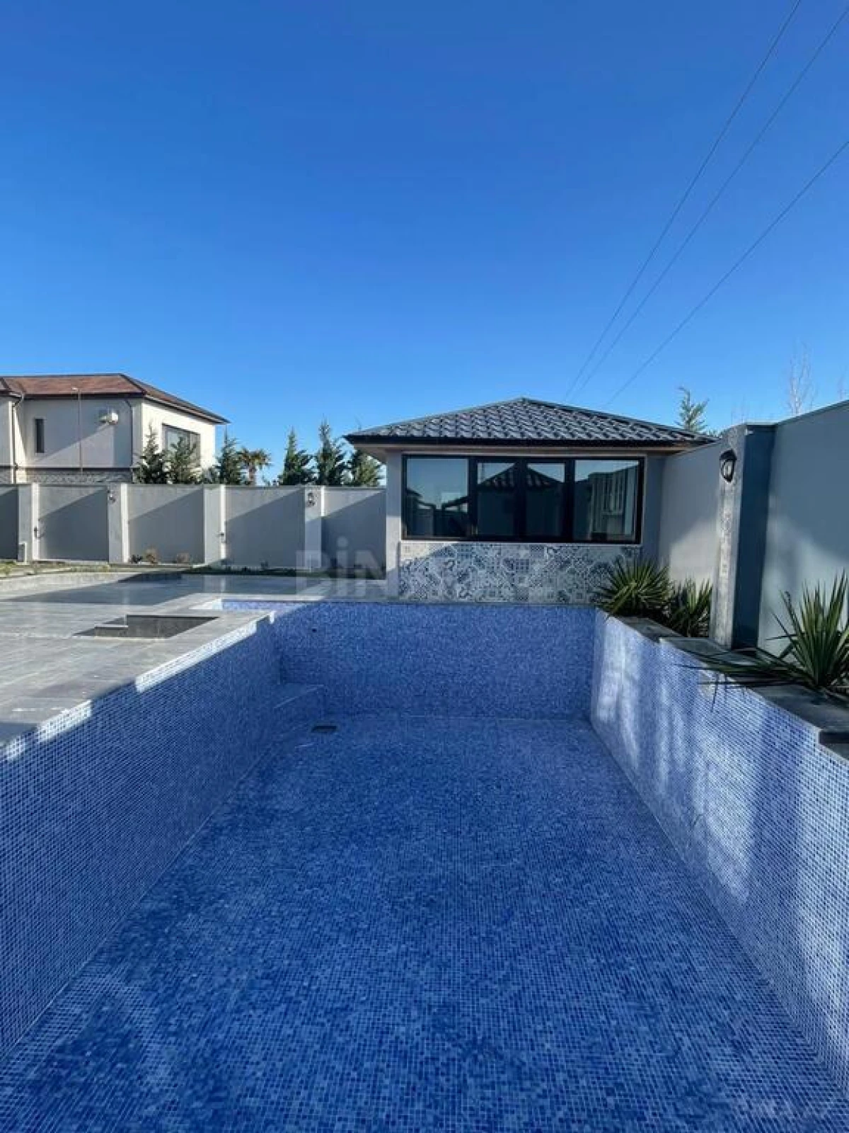 Kirayə verilir 4 otaqlı həyət evi 300 m²