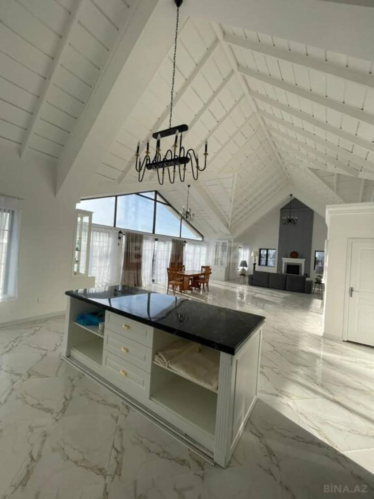 Kirayə verilir 4 otaqlı həyət evi 300 m²